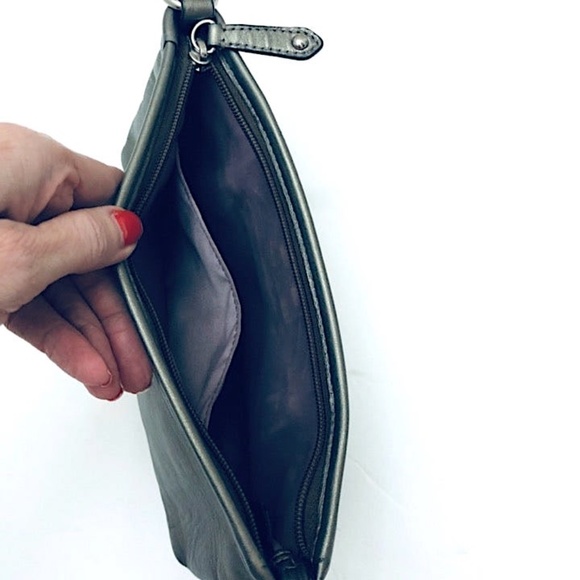 COACH MADISON LEATHER LARGE CAPACITY WRISTLET - Picture 7 of 9